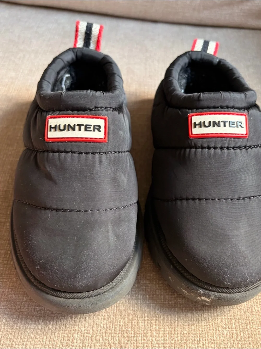 Hunter Kids Black Slip-On Puffer Clogs with Red Trim